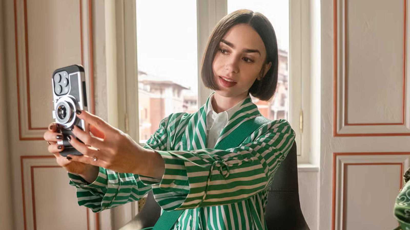 هل يعود مسلسل Emily in Paris بموسم سادس؟ 