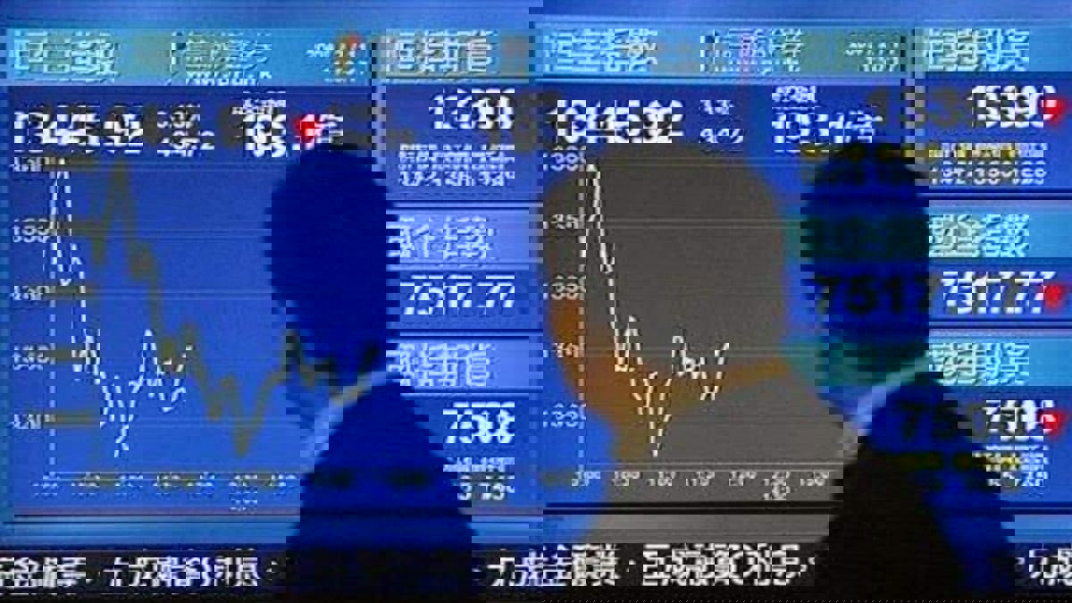 مؤشر نيكي يغلق دون تغيير تقريبا مع كبح أسهم التكنولوجيا للمكاسب