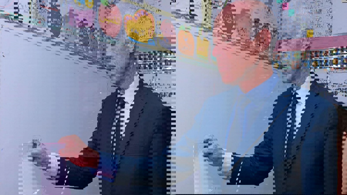 مخالفاً الشائعات.. قيس سعيّد يدلي بصوته في الانتخابات التشريعية