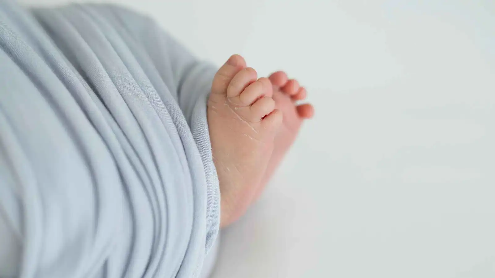 القبض على امرأة بعد العثور على رفات 4 أطفال حديثي الولادة في منزلها