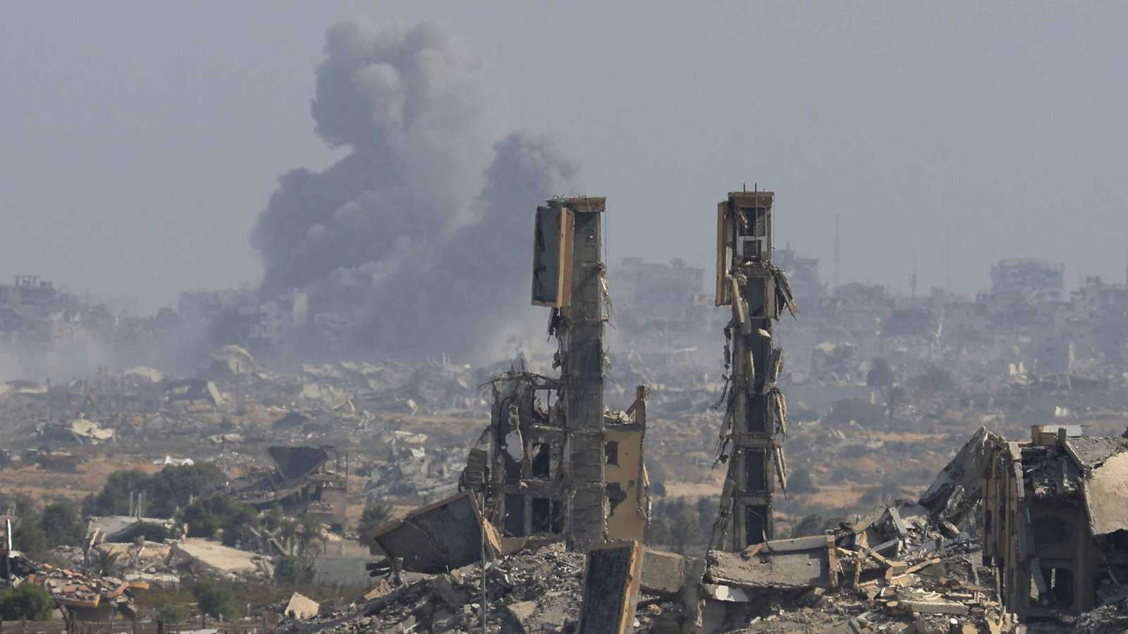 رغم نداء ترامب.. مقتل عشرات الفلسطينيين بضربات إسرائيلية على غزة