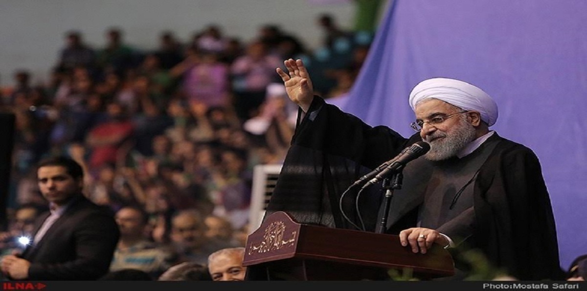 روحاني يغازل "الحرس الثوري" وقوات "الباسيج" قبيل الانتخابات