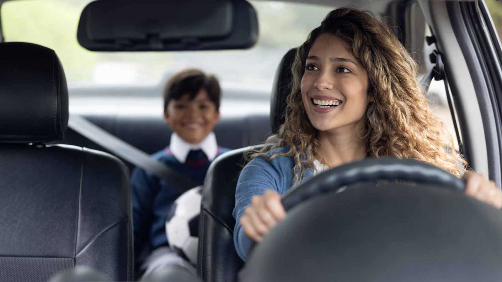 كيف تشجع طفلك على التحدث معك عن يومه؟