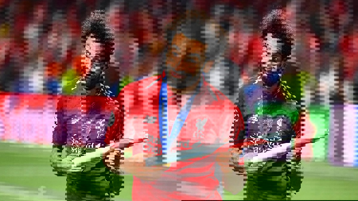 أبرز تغريدات تويتر الرياضية.. بنزيما يعلن "عودة الذهب" ومحمد صلاح بلباس البحر (صور)