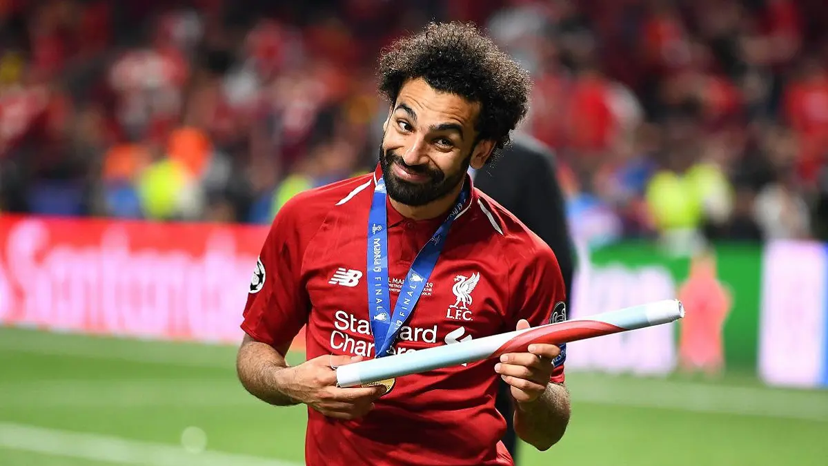 أبرز تغريدات تويتر الرياضية.. بنزيما يعلن "عودة الذهب" ومحمد صلاح بلباس البحر (صور)