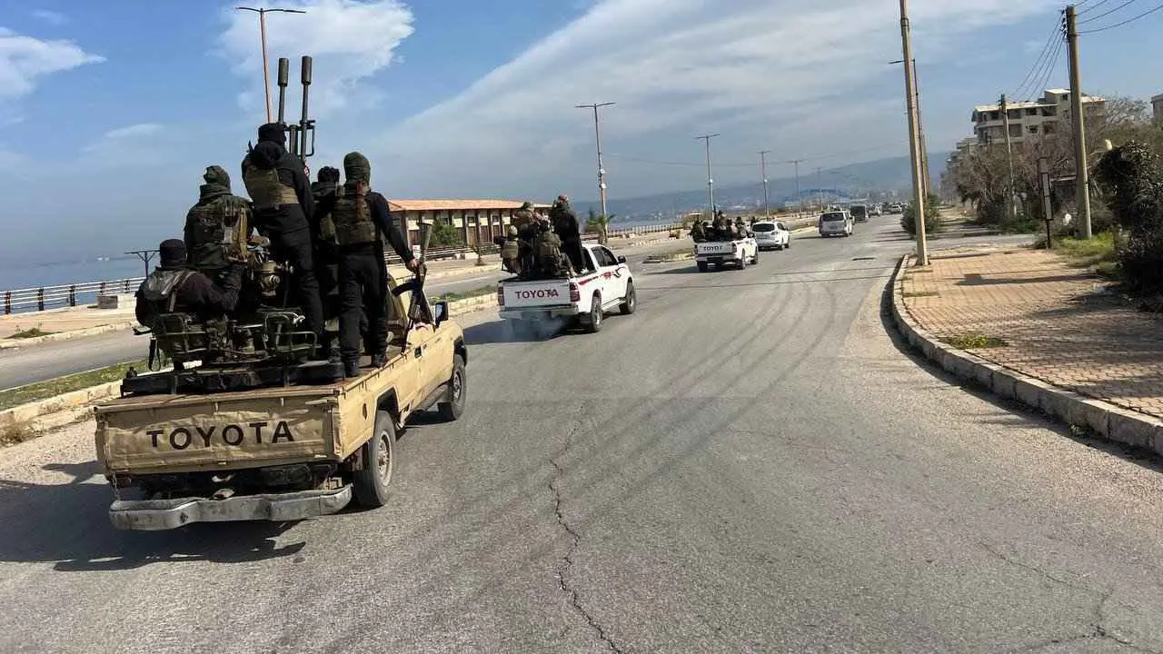 المرصد: الأمن السوري أعدم 52 علويا خلال عملياته باللاذقية