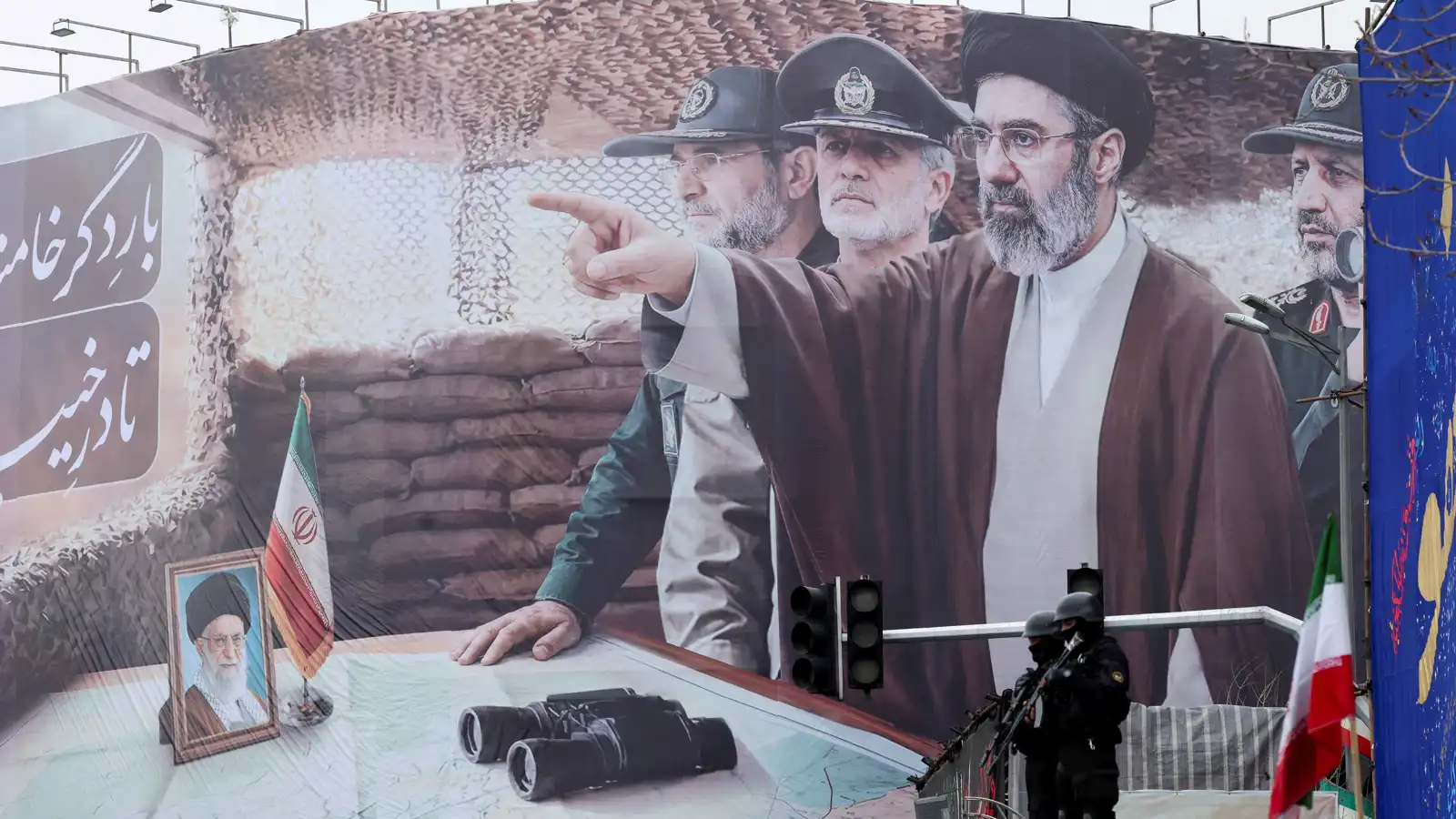 تقرير: مجلس عسكري يتولي قيادة إيران و"يعزل" مجتبى خامنئي