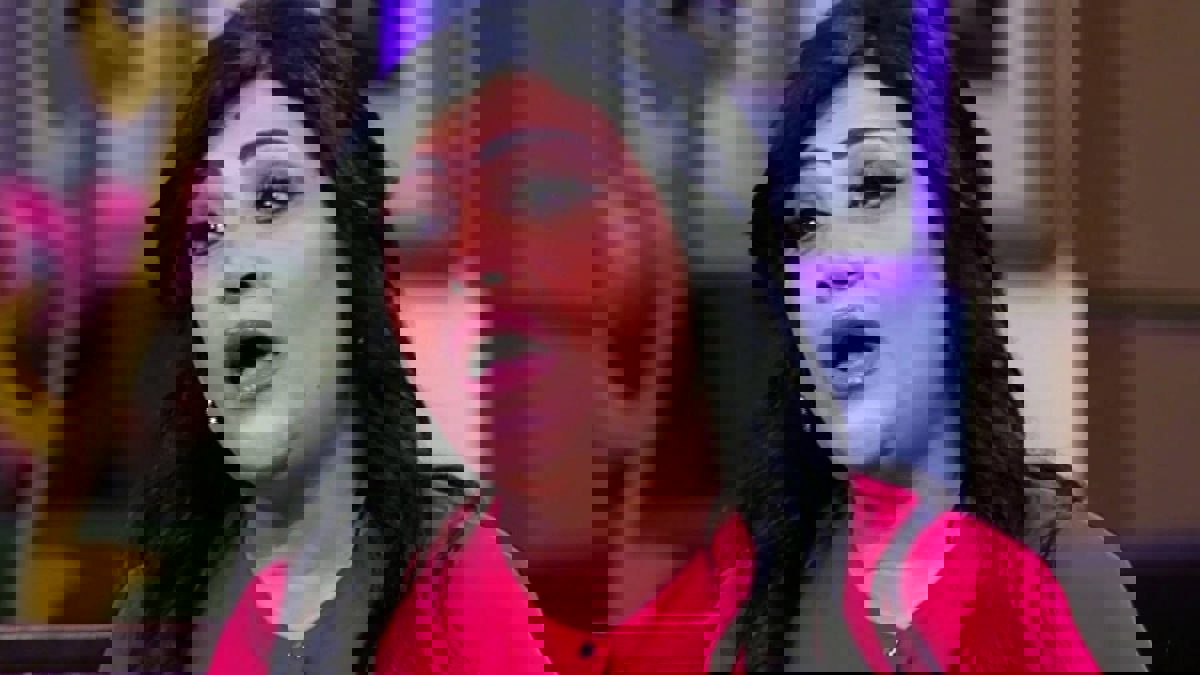 بدرية طلبة تتعرض لوعكة صحية خلال عرض مسرحية "لوكاندة الأوباش" بالرياض (فيديو)