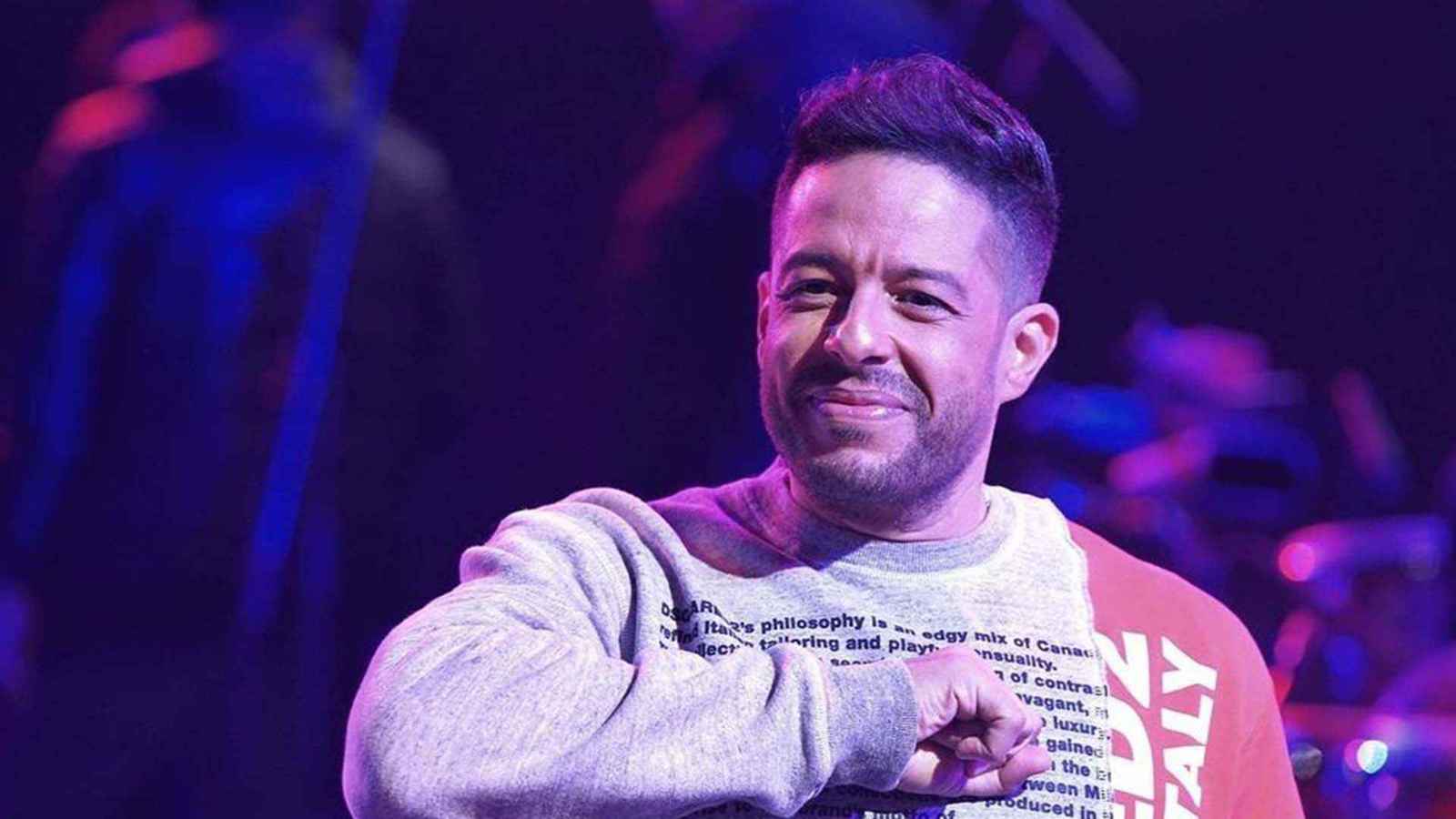 محمد حماقي يطمئن الجمهور على وضعه الصحي