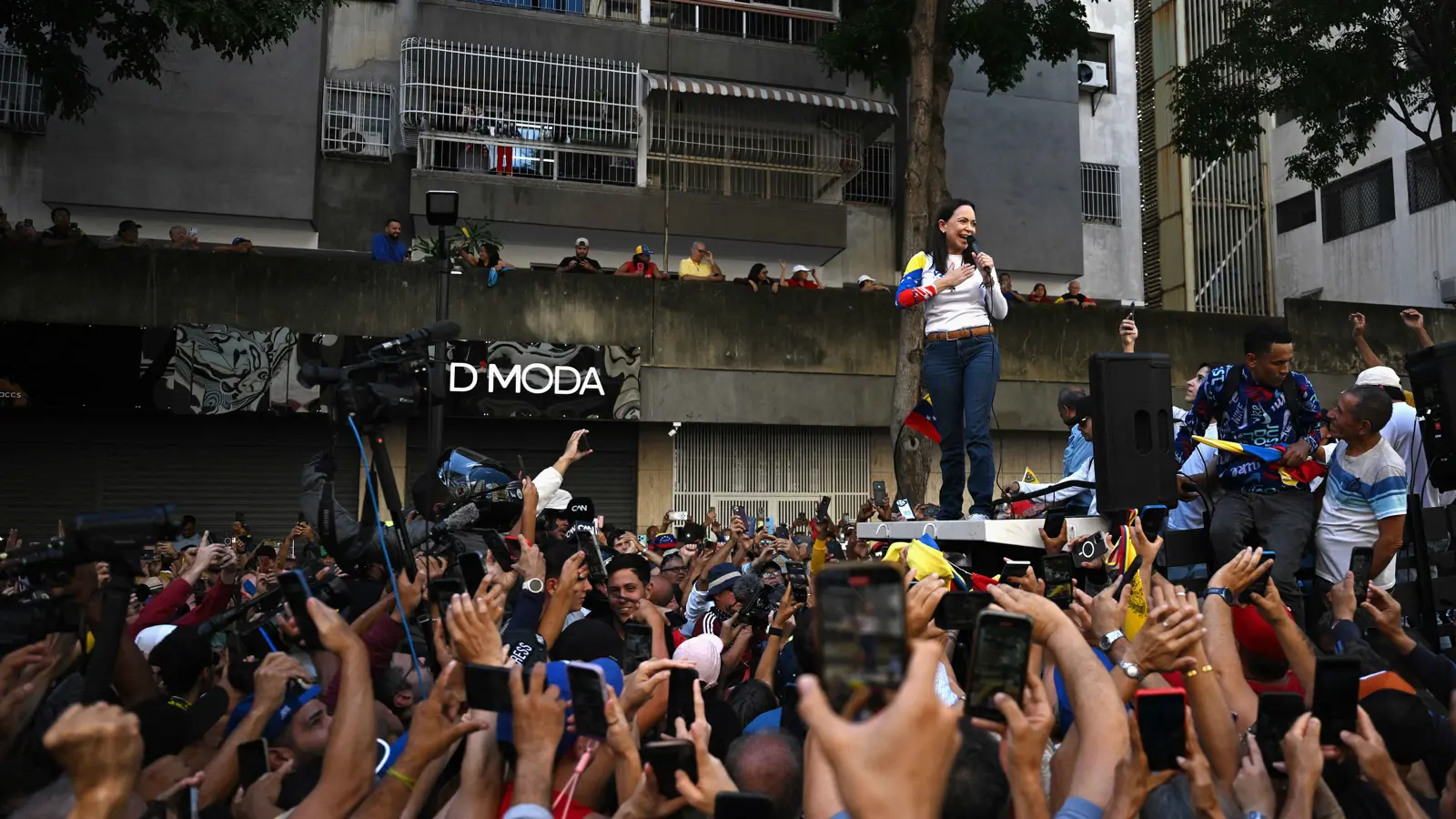 "لوموند": المعارضة الفنزويلية تواجه انقسامات حول المشاركة في الانتخابات