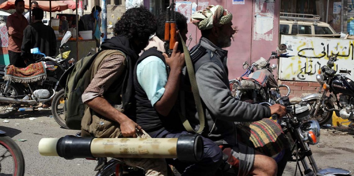 محافظة تعز تقر خطة أمنية لحماية المدينة من الحوثيين