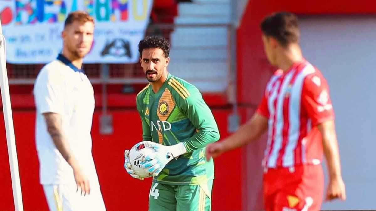 رد حاسم من نواف العقيدي على أنباء عدم سفره مع النصر السعودي (صورة)