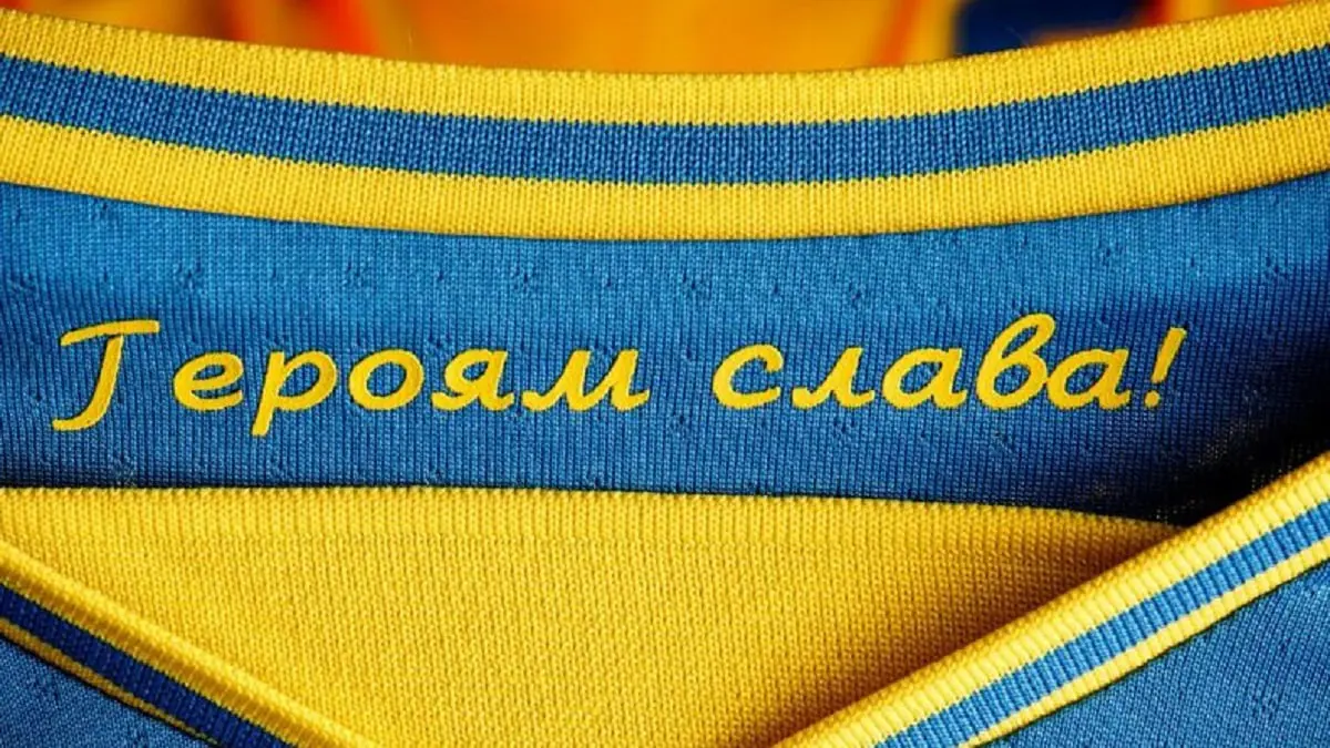 أوكرانيا ستجعل الشعار السياسي رمزا كرويا لها