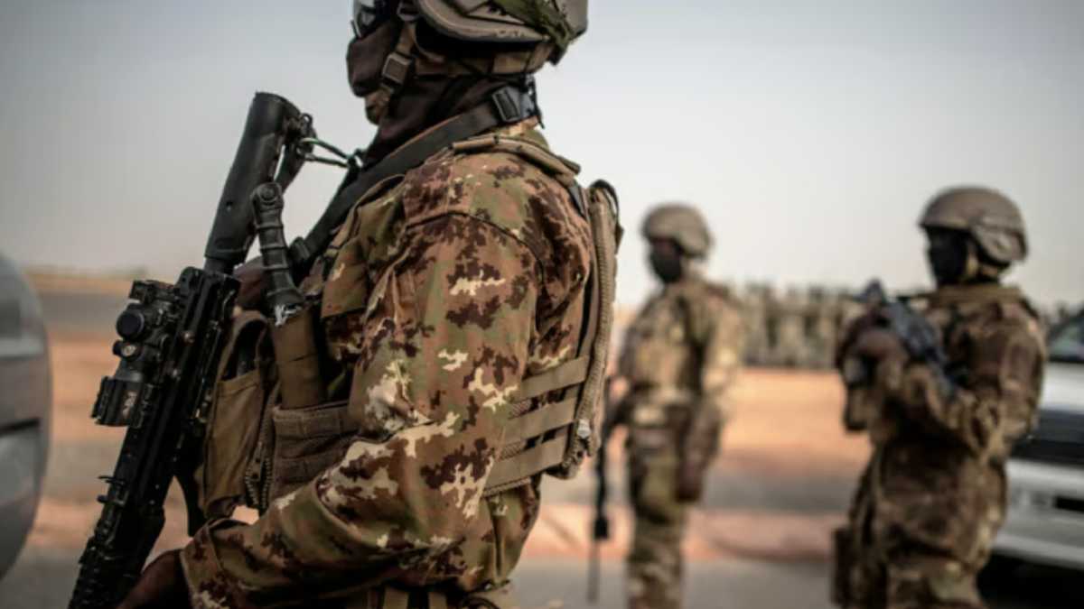 من التفجير إلى الحصار.. القاعدة تشن حرب استنزاف اقتصادية في مالي