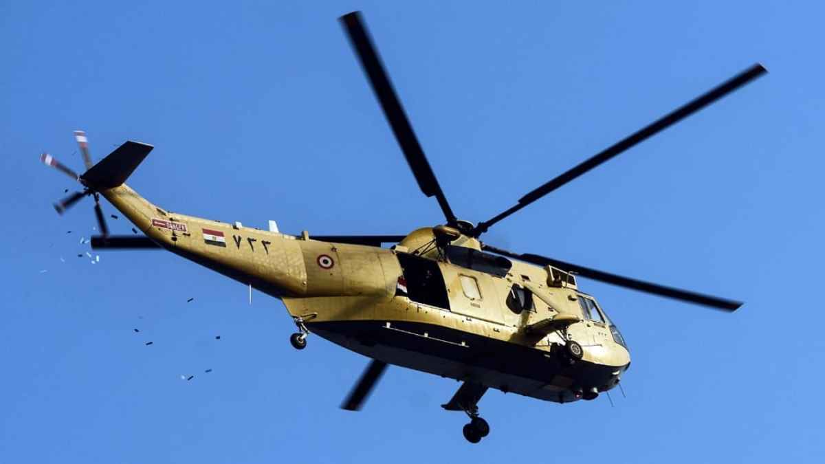 الجيش المصري يعلن مصرع ضابطين في سقوط مروحية عسكرية