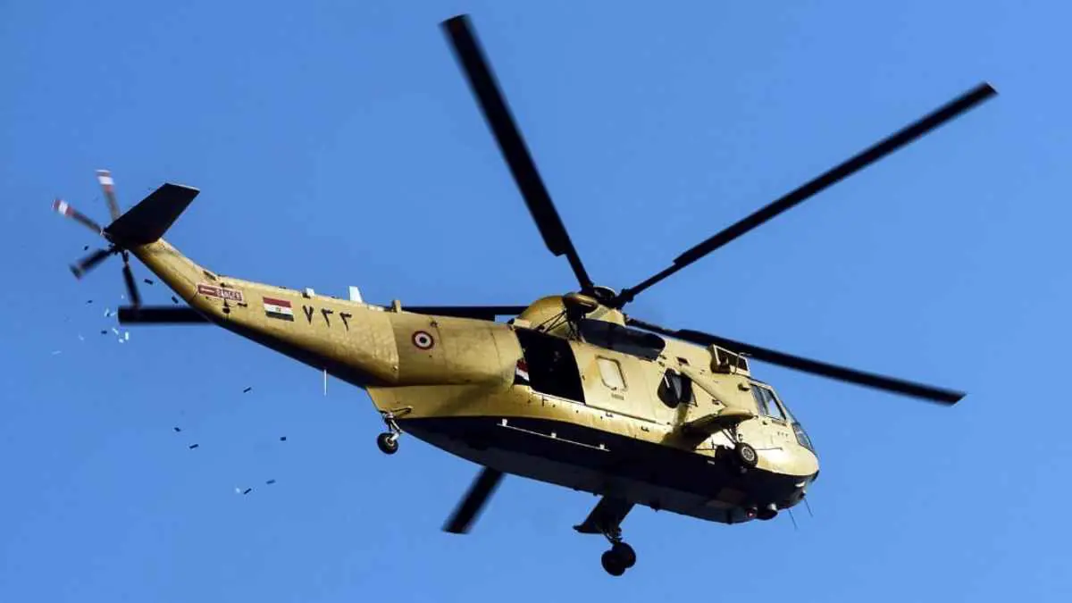 الجيش المصري يعلن مصرع ضابطين في سقوط مروحية عسكرية