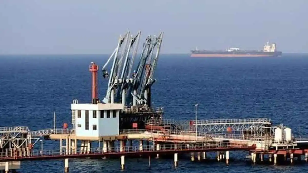 توقف العمليات في 4 موانئ نفطية ليبية بسبب سوء الأحوال الجوية