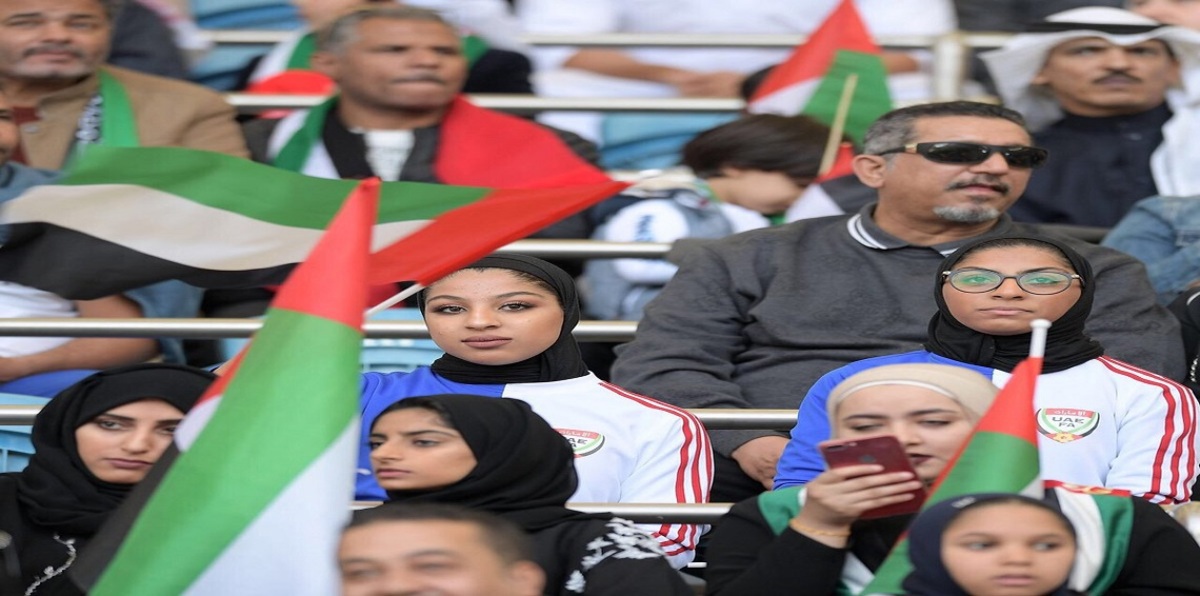 نهائي كأس الخليج.. حضور نسائي لافت بمباراة الإمارات وعمان (صور)‎