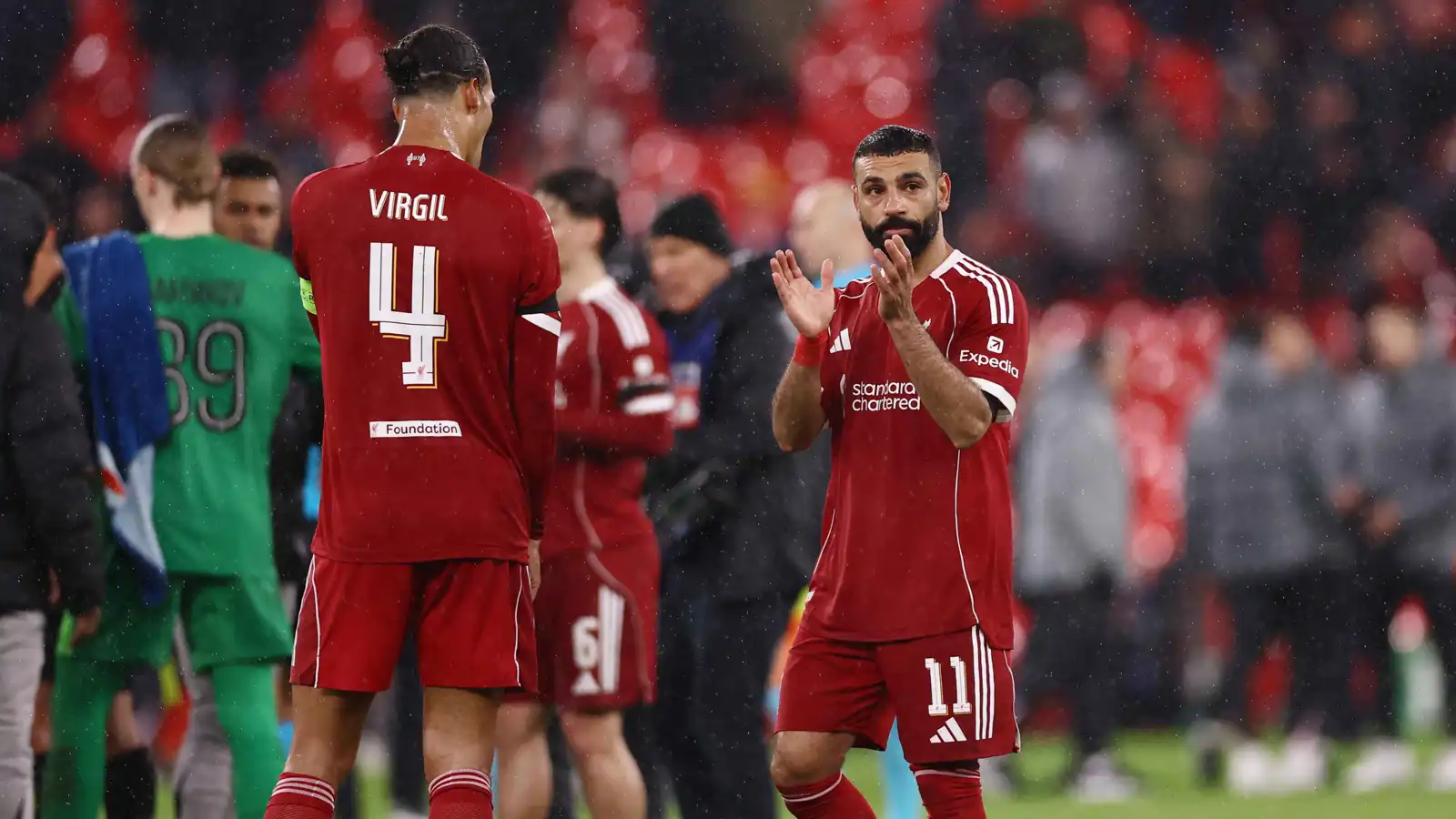 رغم مغادرة دوري أبطال أوروبا.. جمهور ليفربول يفاجئ محمد صلاح (فيديو)
