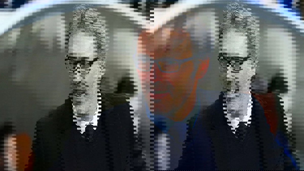 ليكيب: لوران بلان الأقرب لخلافة كيكي سيتين في قيادة برشلونة