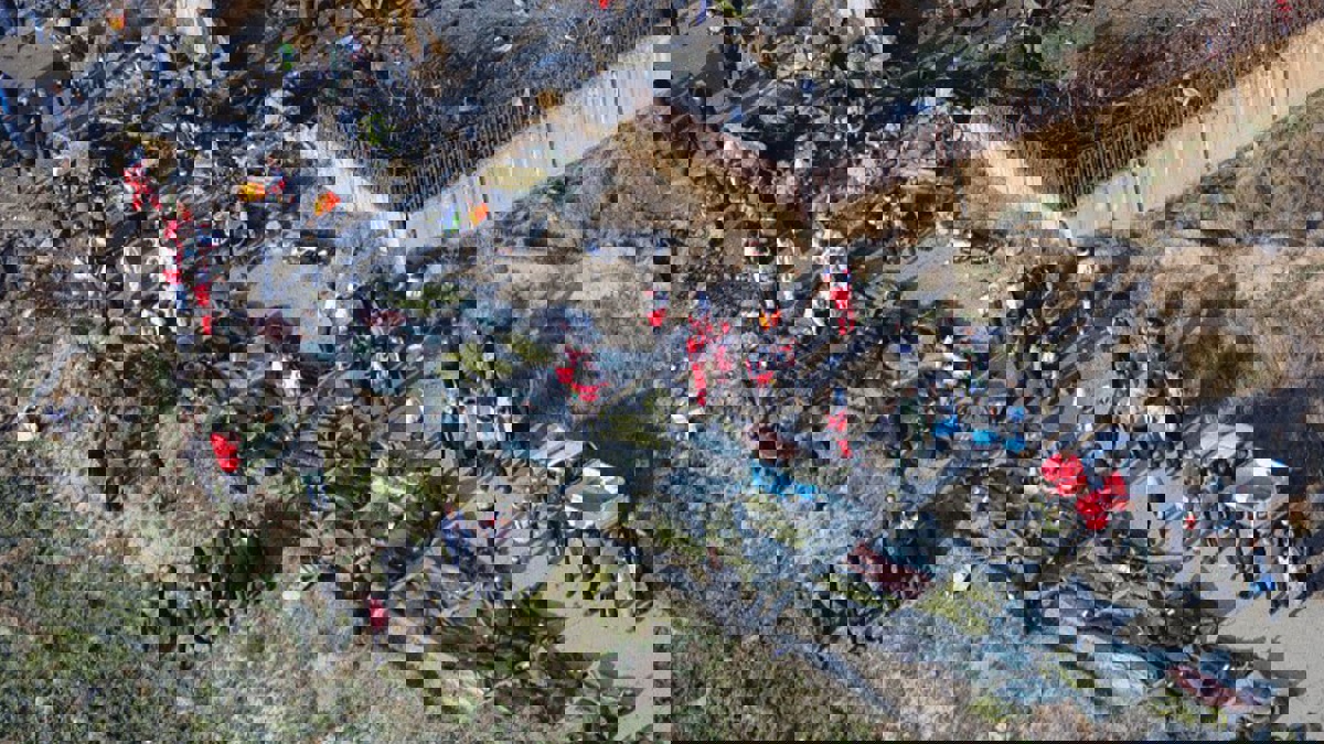 الإيرانيون يدفنون قتلى الطائرة الأوكرانية بعد أيام من الاحتجاجات