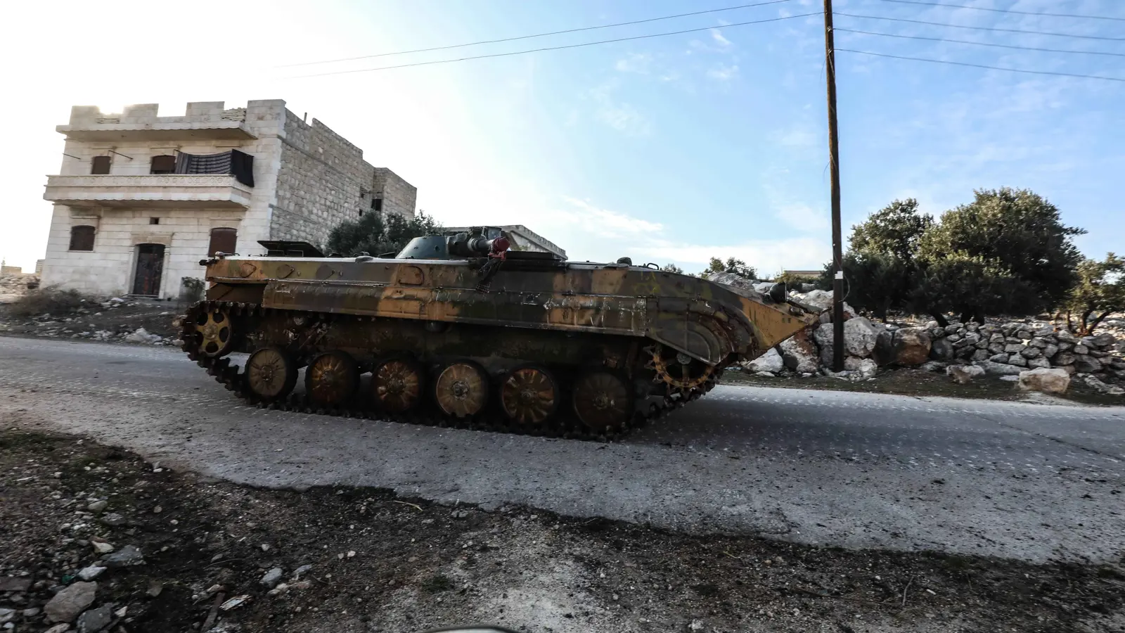 المرصد: المعارضة المسلحة تأسر 8 عناصر من قوات الحكومة شمال سوريا