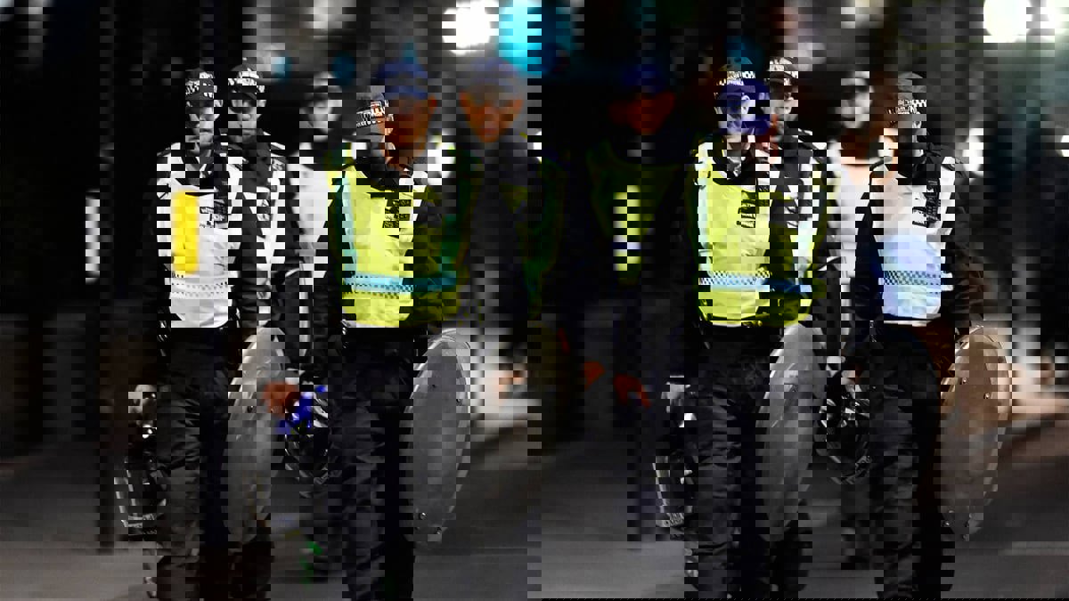 الشرطة البريطانية تعتقل 13 ناشطا بيئيا أغلقوا طريق مطار هيثرو