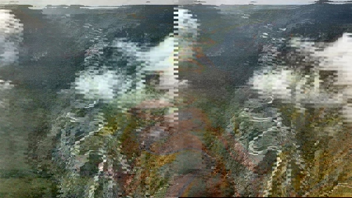 عقبة حشير.. ظاهرة غريبة في سلطنة عمان تستقطب الزوار (فيديو)