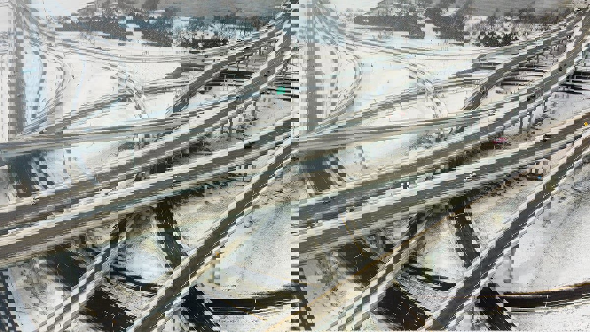 22 قتيلاً جراء عاصفة ثلجية كدرت احتفالات الأمريكيين بعيد الميلاد