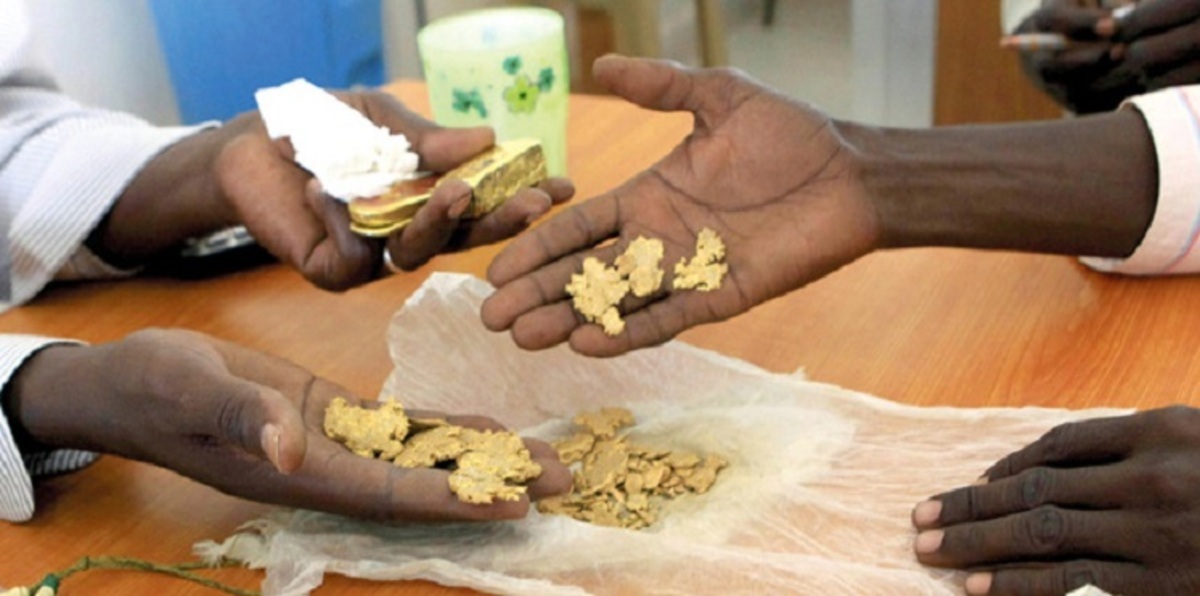أبرزها التلاعب بالمستندات.. السودانيون "يحترفون" طرقا لتهريب الذهب