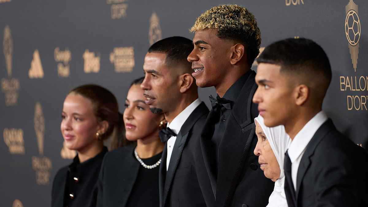 خلعت الحجاب.. كيف أثارت ابنة عم لامين يامال جدلا في حفل الكرة الذهبية؟ (فيديو)