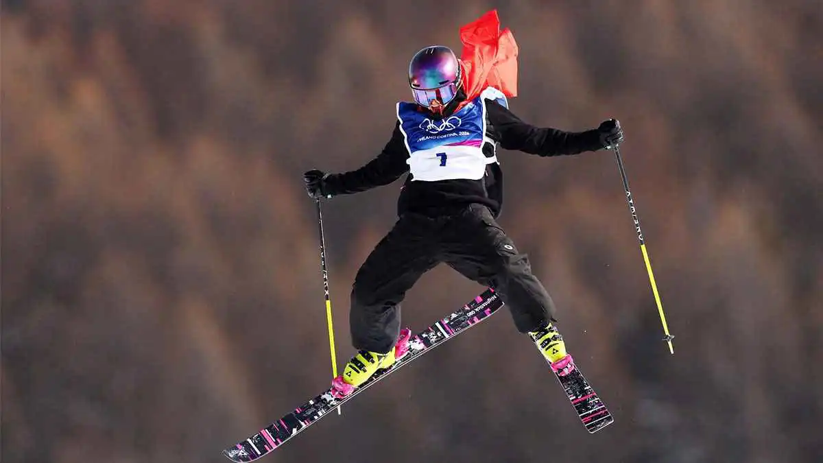 سرّ غريب في أولمبياد الشتاء.. لماذا يخفي المتزلجون أرقامهم تحت الذراع؟