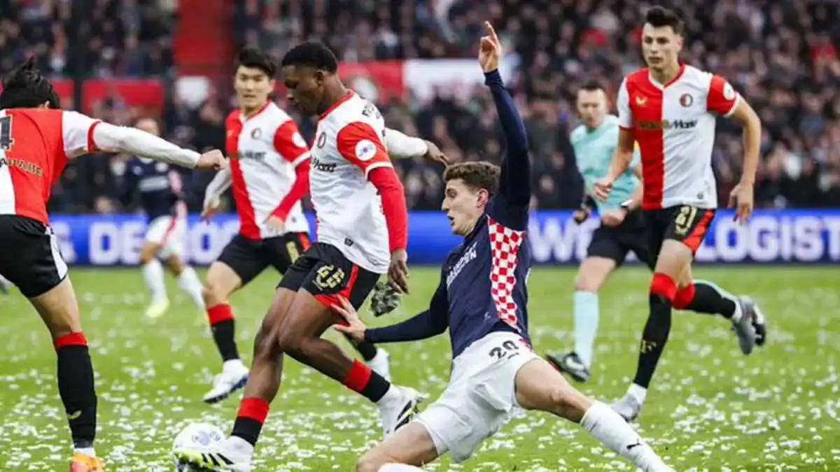 نجم هولندي يفجر صراعا بين ليفربول وبايرن ميونخ