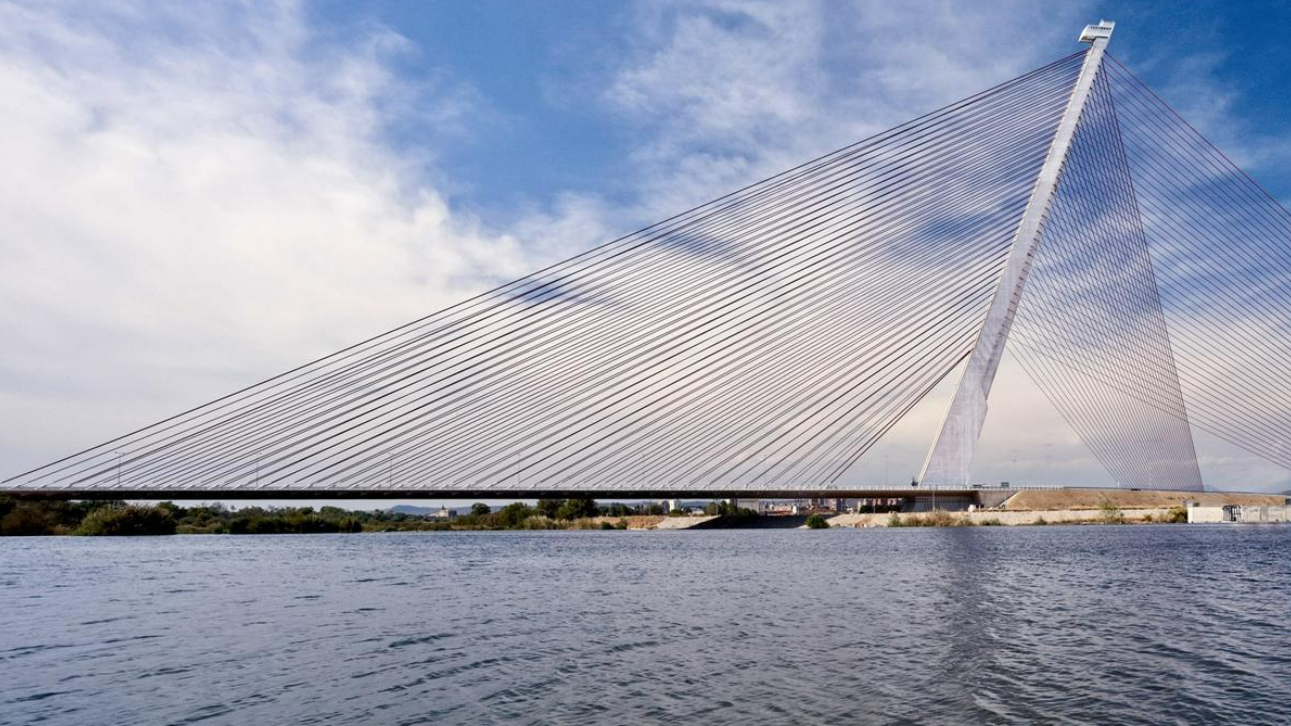 إسبانيا.. مصرع "بلوغر" أراد التقاط صورة على جسر معلق