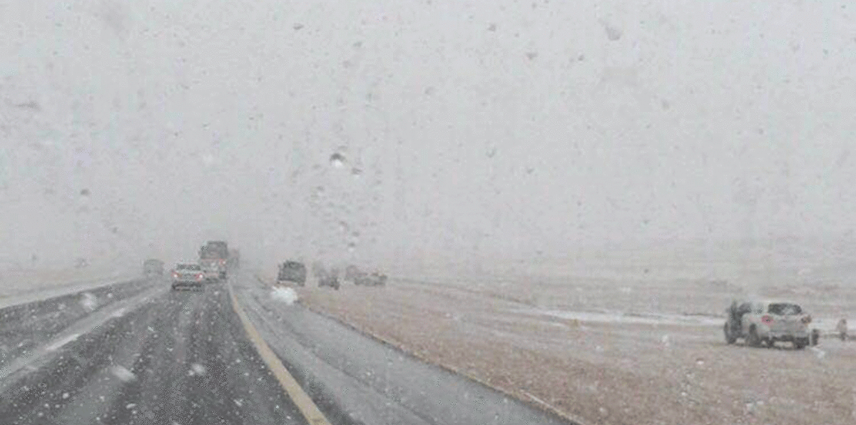 شمال السعودية يكتسي بالثلوج