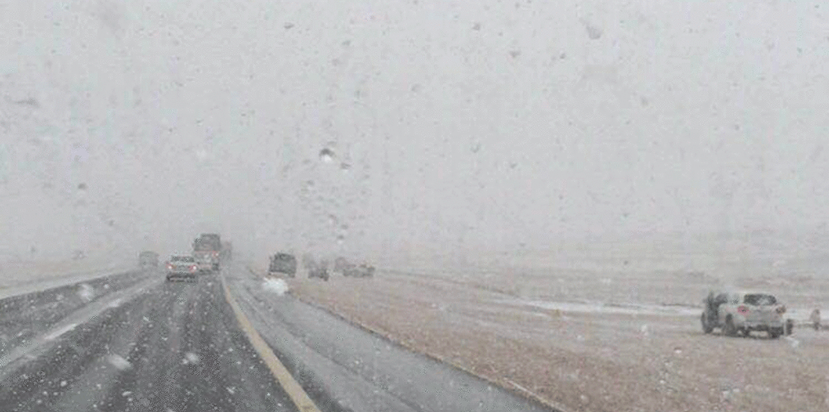 شمال السعودية يكتسي بالثلوج