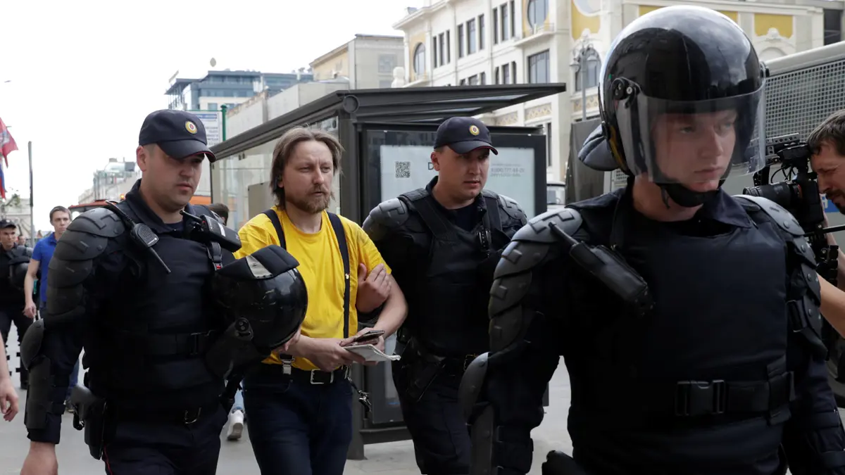 الشرطة الروسية تداهم مكاتب معارضين قبل ساعات من تظاهرة كبرى السبت