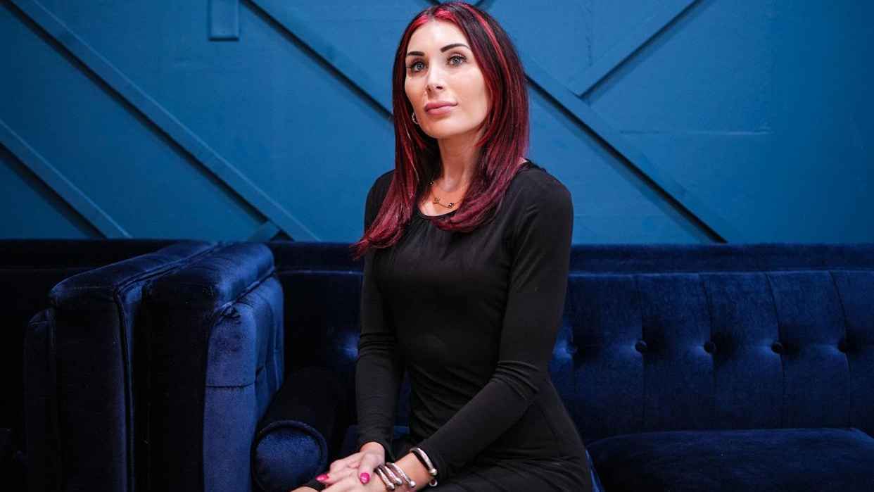 أقال ترامب 6 مسؤولين بسببها.. الحسناء لورا لومر تعود إلى دائرة الضوء