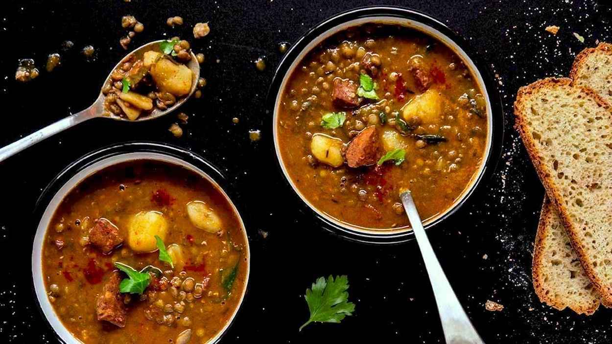 "الخل مع العدس".. حيلة إسبانية بسيطة تعزز امتصاص الحديد