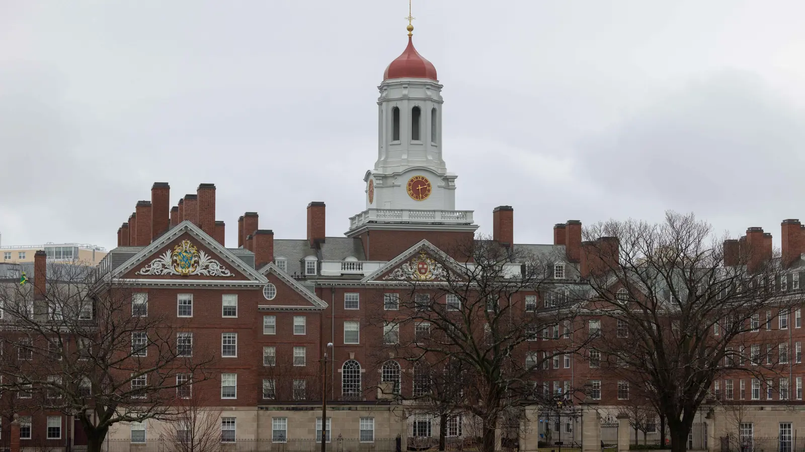 "هارفارد" تصعّد ضد ترامب: لن نتنازل عن حقوقنا الدستورية