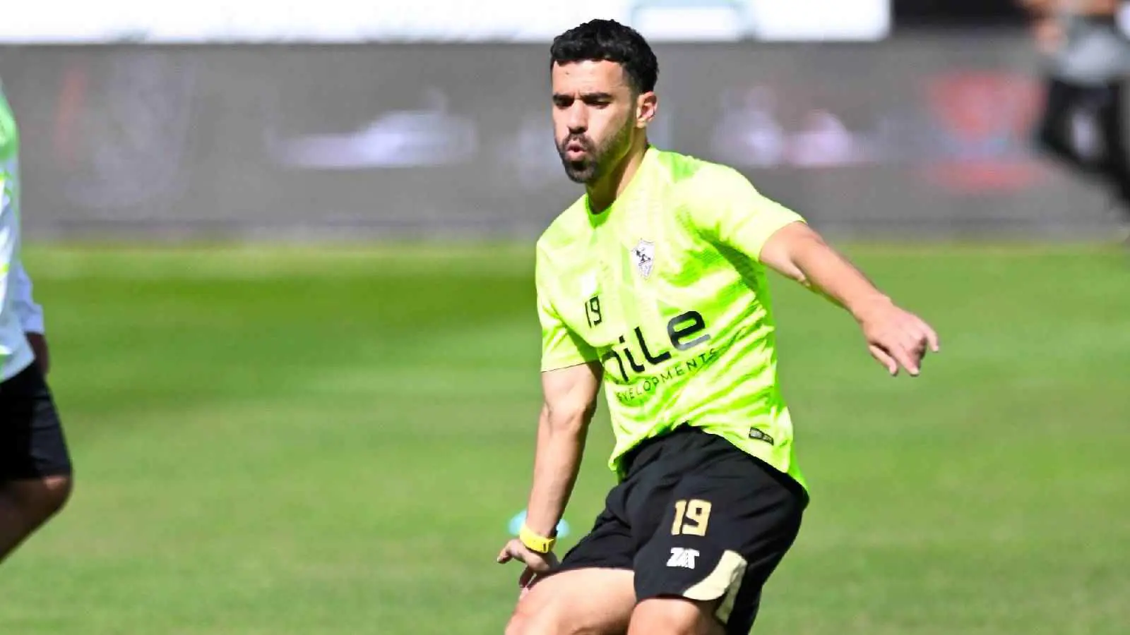 بعد صراع مرير.. عبد الله السعيد ينتصر على الأهلي المصري