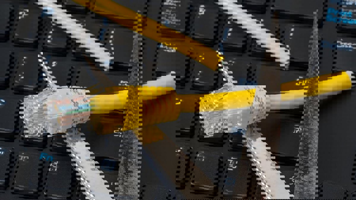 بعد مقتل "رئيسي".. تزايد انقطاع الإنترنت في إيران