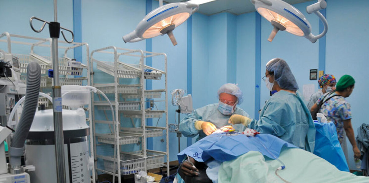 طلباً للجمال.. رجال تونس يزاحمون النساء في عمليات التجميل