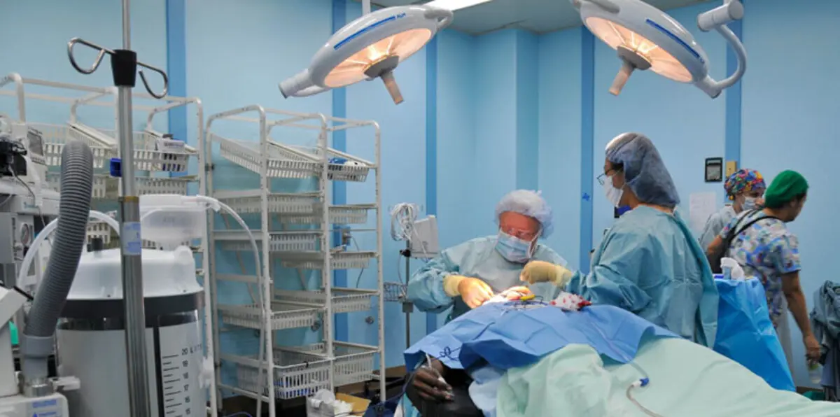 طلباً للجمال.. رجال تونس يزاحمون النساء في عمليات التجميل