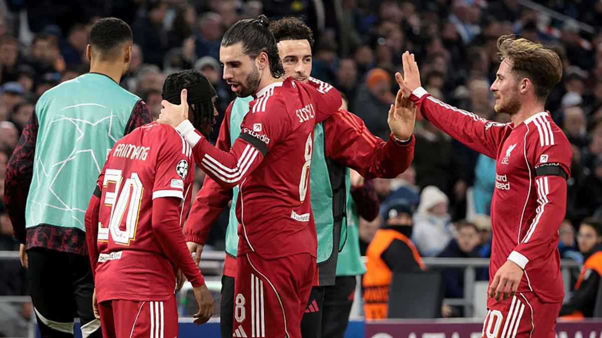 مستوى سيئ للغاية.. أكثر لاعب أثار استياء جمهور ليفربول ضد باريس سان جيرمان 