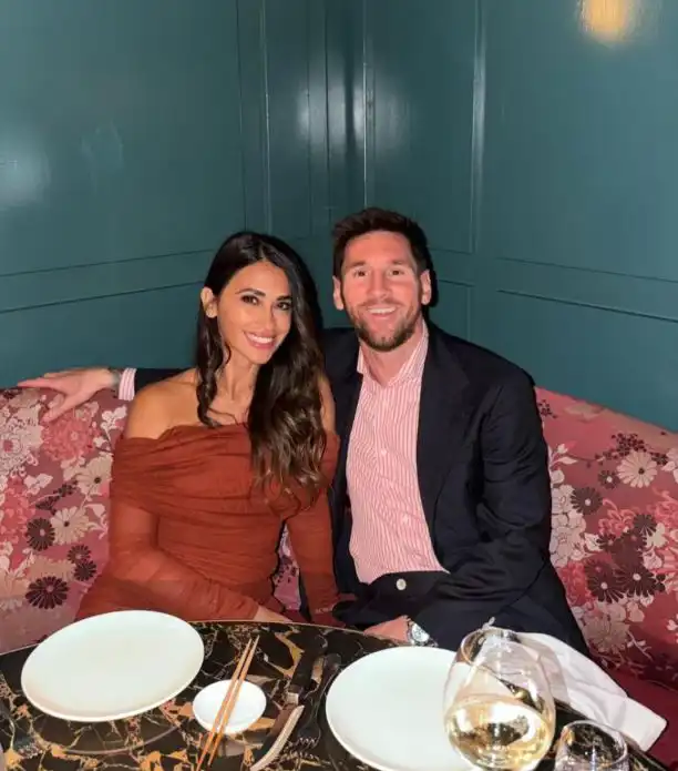 ميسي وأنتونيلا في حفل عشاء بمناسبة عيد الحب