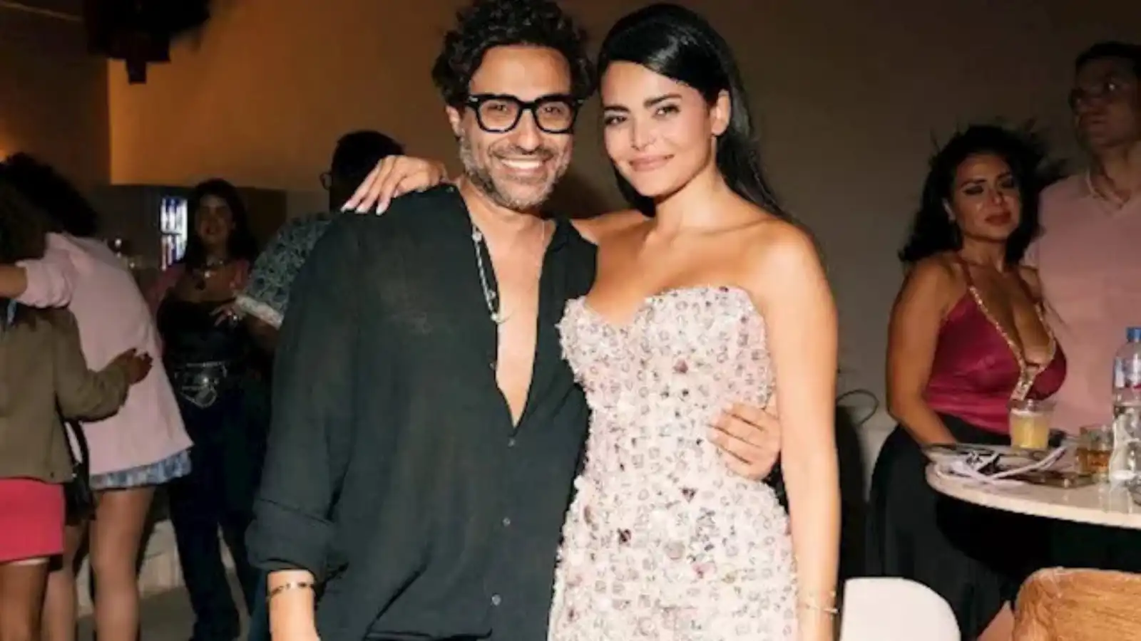 بعد صورتهما أمام المأذون.. ما حقيقة زواج أحمد فهمي وأسماء جلال؟