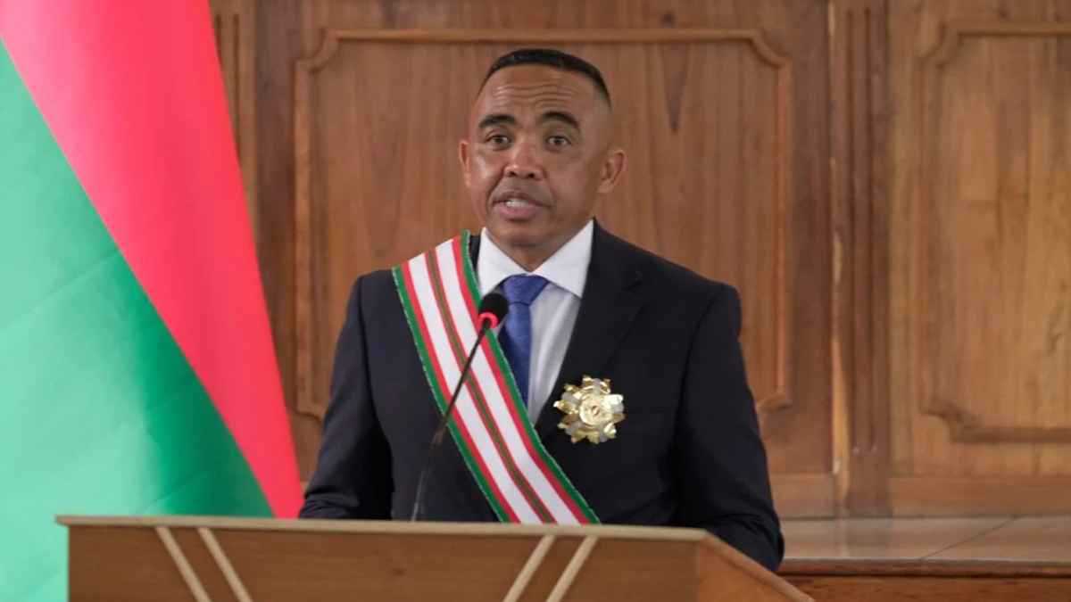 مجلس الظل.. من هم المستشارون الأقرب إلى "الرئيس العقيد" في مدغشقر؟