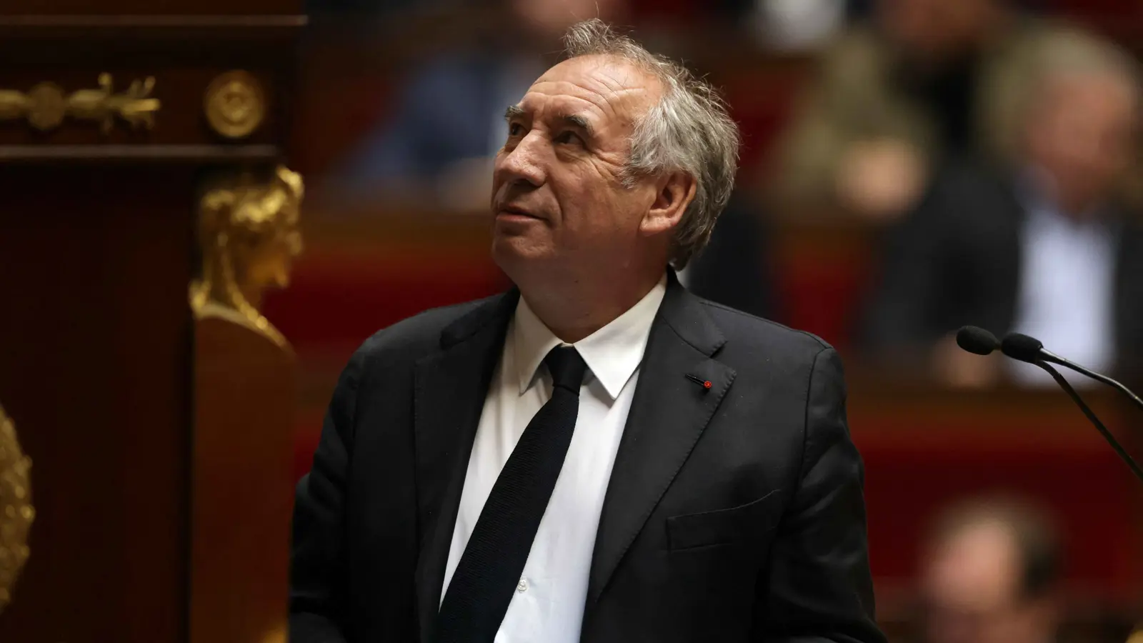 هل ينجو رئيس الوزراء الفرنسي من سحب الثقة للمرة الثالثة؟