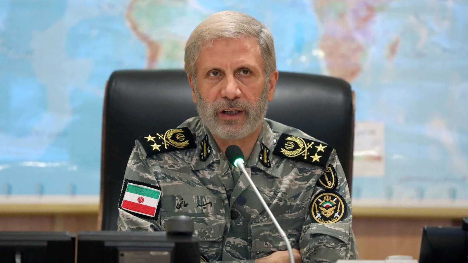 قائد الجيش الإيراني: نراقب "العدو" وسنرد على أخطائه وتجاوزاته بحزم